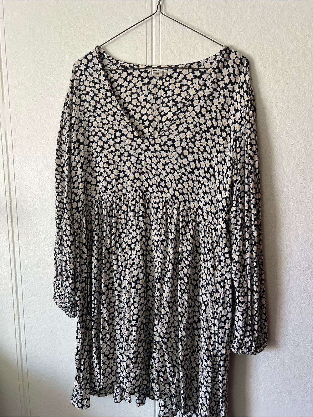 Billabong Black and White Floral Long Sleeve Dress